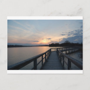 Schöner Sonnenuntergang auf einem Dock Postkarte