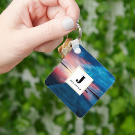 Schöner Sonnenuntergang auf einem ruhigen Monogram Schlüsselanhänger