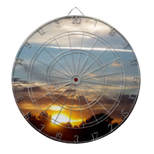schöner Sonnenuntergang blau gelbe Landschaft ents Dartscheibe
