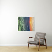 Schöner Sonnenuntergang hinter grünen Feldern Wandteppich (Beispiel (Horizontal))