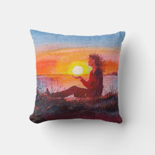 Schöner Sonnenuntergang im Ozean. Portrait junger  Kissen