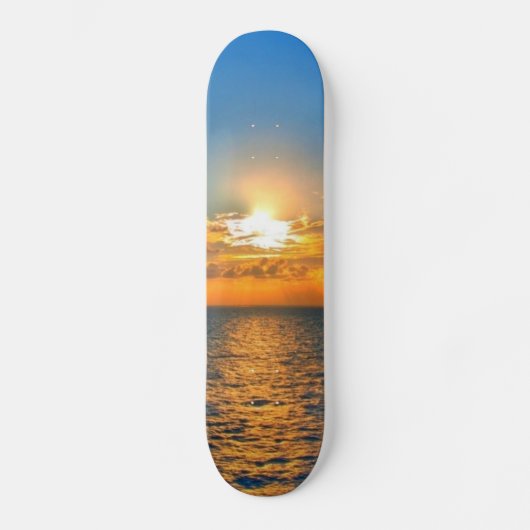 Schöner Sonnenuntergang im Ozean Skateboard (Vorderseite)