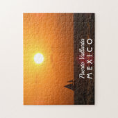 Schöner Sonnenuntergang mit dem Boot Puerto Vallar Puzzle (Vertikal)