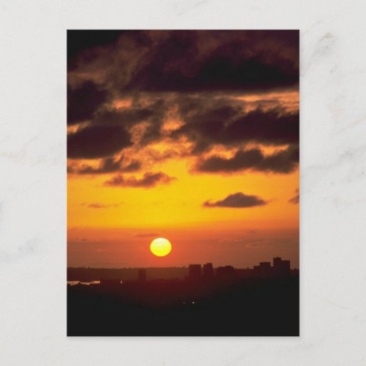 Schöner Sonnenuntergang: Skyline im Stadtzentrum, Postkarte (Vorderseite)