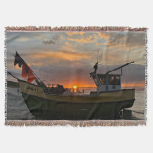 schöner Sonnenuntergang über dem Meer und ein Fisc Decke
