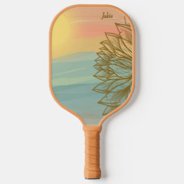 Schöner Sonnenuntergang über den Gewässer Pickleball Schläger