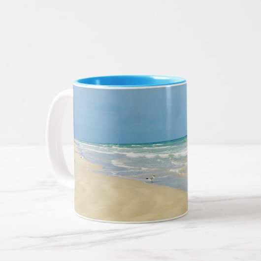 Schöner Strand House Seaside Monogram Ocean Zweifarbige Tasse (Vorderseite Links)