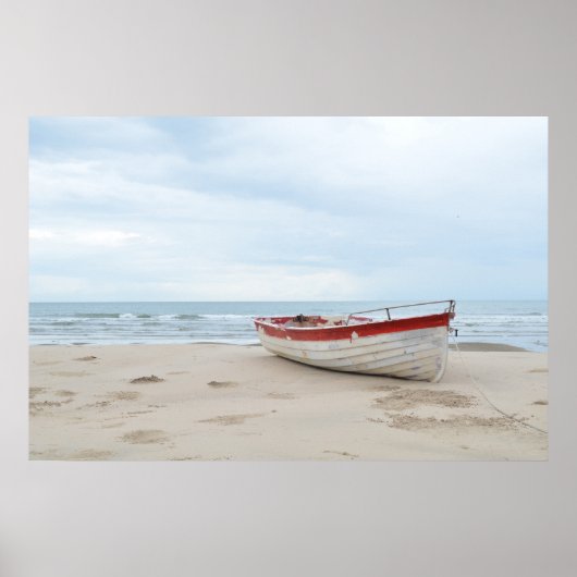 Schöner Strand Kleines Boot Blue Ocean Blue Sky Poster (Vorne)