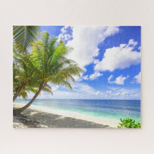 Schöner Strand von Tropical Island mit Palmen Puzzle