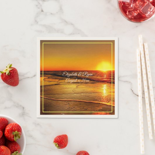 Schöner Strand von Tropical Island Wedding Custom Serviette (Beispiel)