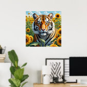 Schöner Tiger auf dem Sonnenblumenfeld Poster (Heimbüro)