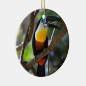 Schöner toucan Vogel in einer Baumnaturlandschaft Keramik Ornament (Rechts)