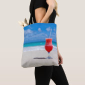 Schöner tropischer Durchschlagdaiquiri-Meer-Strand Tasche (Von Nahem)