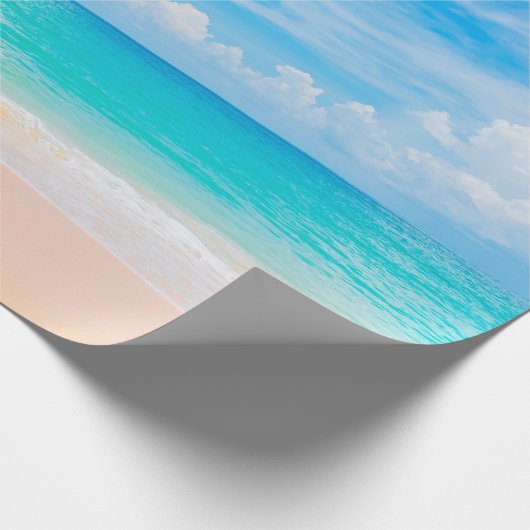 Schöner tropischer Strand mit blauem Himmel und we Geschenkpapier (Ecke)