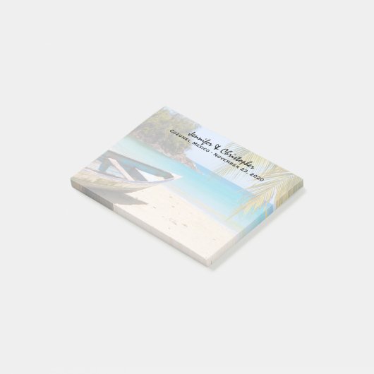 Schöner tropischer Strand mit einer Rowboat-Hochze Post-it Klebezettel (angewinkelt)