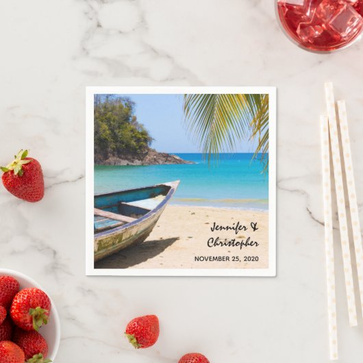 Schöner tropischer Strand mit einer Rowboat-Hochze Serviette (Beispiel)