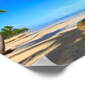 Schöner tropischer Strand mit Palmen Poster (Ecke)