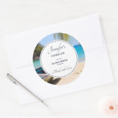 Schöner tropischer Strand mit Rowboat Candle Runder Aufkleber (Umschlag)