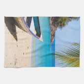 Schöner tropischer Strand mit Rowboat Geschirrtuch (Horizontal)