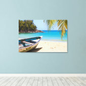 Schöner tropischer Strand mit Rowboat Leinwanddruck (Insitu (Holzboden))