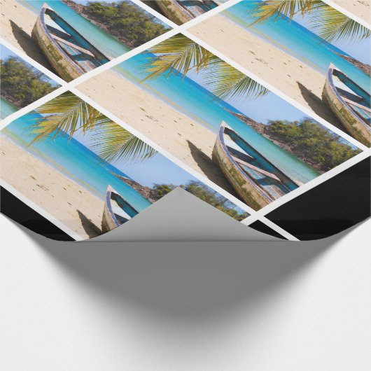 Schöner tropischer Strand mit Rowboat-Muster Geschenkpapier (Ecke)