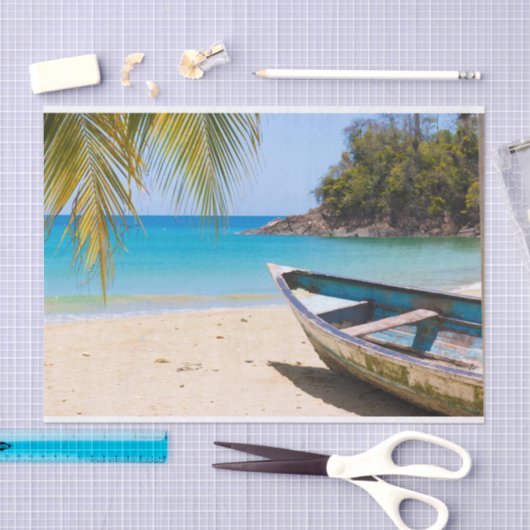 Schöner tropischer Strand mit Rowboat Seidenpapier (Handwerk)