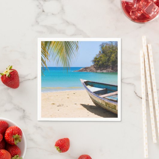 Schöner tropischer Strand mit Rowboat Serviette (Beispiel)
