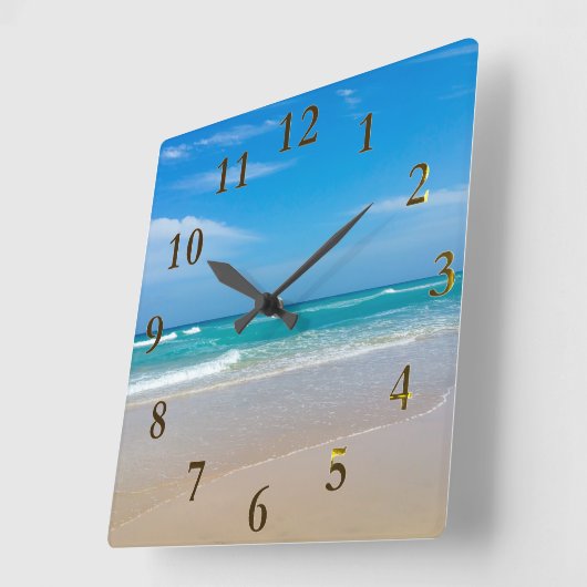Schöner tropischer türkisfarbener Strand Quadratische Wanduhr (Winkel)