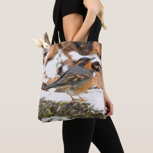 Schöner Varieté-Songbird im Schnee Tasche (Von Nahem)