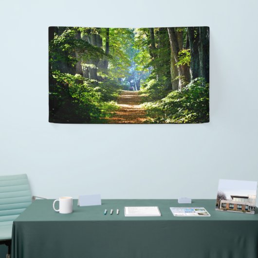 Schöner Waldweg im Sommer Banner (Messeveranstaltung)