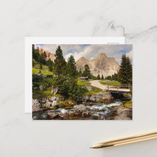 Schöner Wanderweg Fluss, Bäume & Berge Postkarte (Vorderseite/Rückseite Beispiel)