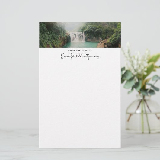 Schöner Wasserfall im Bergwald Briefpapier (Stehend Vorderseite)