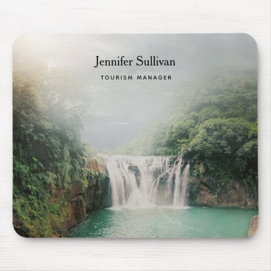 Schöner Wasserfall im Bergwald Mousepad (Vorne)