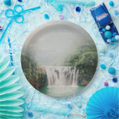 Schöner Wasserfall im Bergwald Pappteller (Party)
