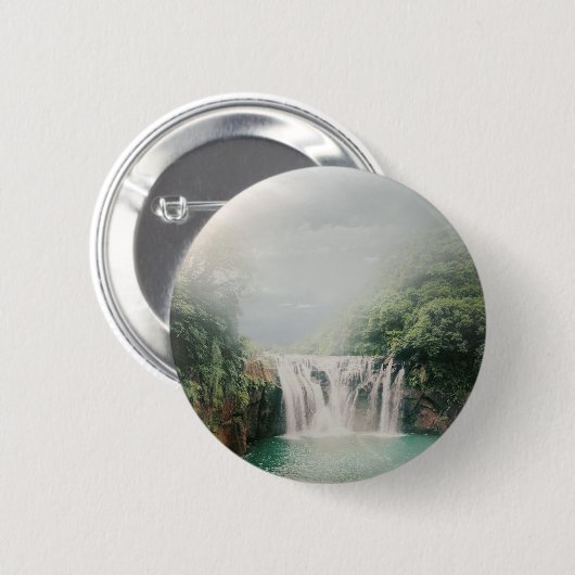 Schöner Wasserfall im Grünen Button (Vorne & Hinten)