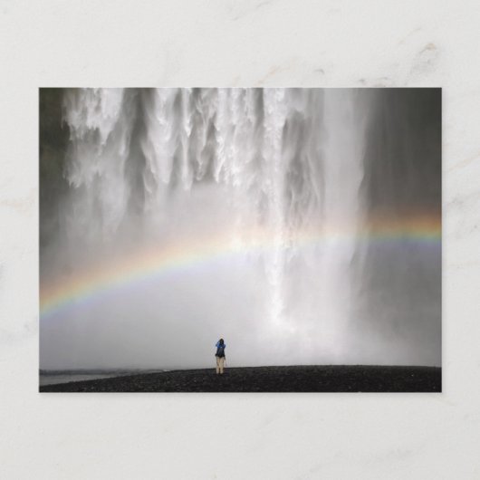 Schöner Wasserfall in Island mit Regenbogen Postkarte (Vorderseite)