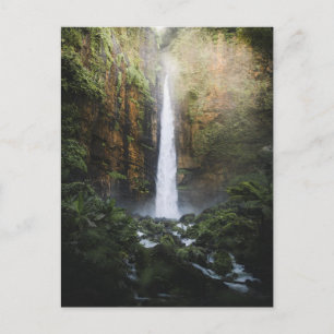 Schöner Wasserfall in Java, Indonesien, Foto Postkarte