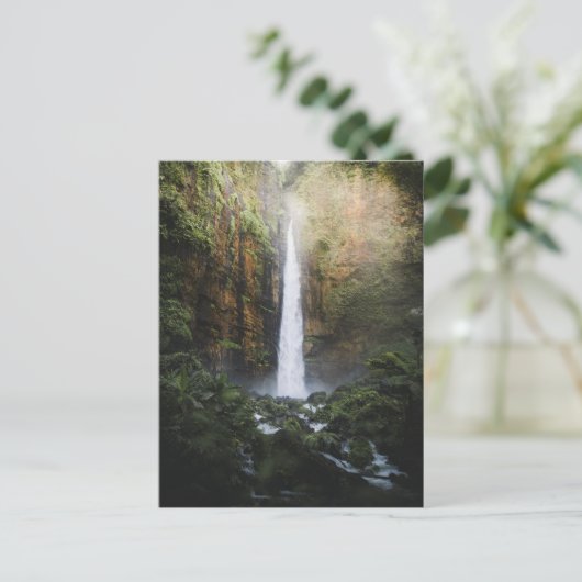 Schöner Wasserfall in Java, Indonesien, Foto Postkarte (Stehend Vorderseite)
