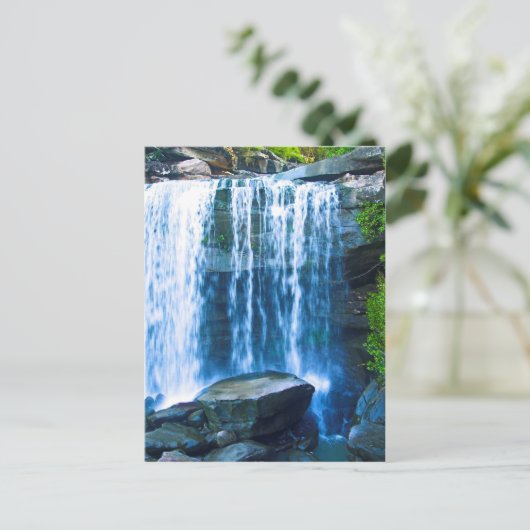 Schöner Wasserfall Postkarte (Stehend Vorderseite)