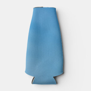 Schöner, weicher blauer Himmel mit träumerischen W Flaschenkühler