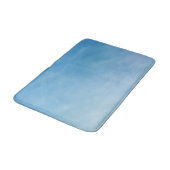 Schöner, weicher blauer Himmel mit traumhaften Wol Badematte (Schrägansicht)
