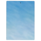 Schöner, weicher blauer Himmel mit traumhaften Wol Klemmbrett (Rückseite)