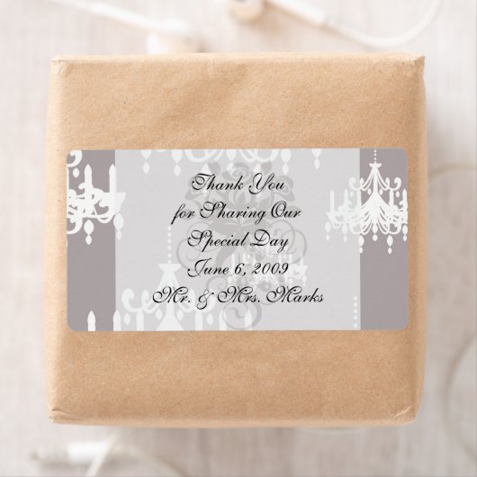 schöner weißer Kronleuchter auf grauem Silber (Insitu)