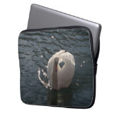 Schöner weißer Schwan Laptopschutzhülle (Vorderseite Links)