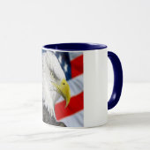 Schöner Weißkopfseeadlerkopf und eine Tasse (VorderseiteRechts)