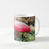 Schöner Wildpilz auf einem Herbstfeld Kaffeetasse (VorderseiteRechts)