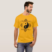 Schöner Yin Yang Entwurf im Schwarzen und im Gold T-Shirt (Vorne ganz)