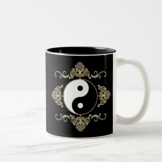 Schöner Yin Yang Entwurf im Schwarzen und im Gold Zweifarbige Tasse