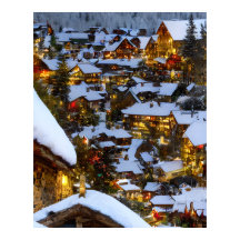 Schönes altes Bergdorf zu Weihnachten