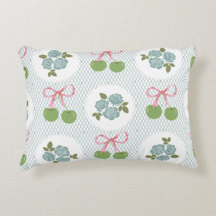 Schönes atemberaubendes Hochgebirge, blau grün Dekokissen